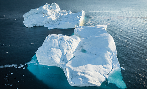 南極の氷が浮かんでいる写真